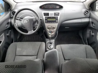 2009 Toyota Yaris z VIN JTDBT903691327542, wystawiony jako Copart lot #53231525 z przebiegiem 161 477 mil mil oraz Szkody całkowita. Historia ofert i sprzedaży dostępna na DreamBid. Obrazek 8.