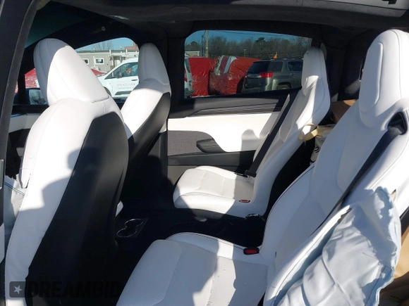 2022 Tesla Model X Plaid z VIN 7SAXCBE69NF343318, wystawiony jako IAAI lot #41387403 z przebiegiem Nie podano mil oraz . Historia ofert i sprzedaży dostępna na DreamBid. Obrazek 8.