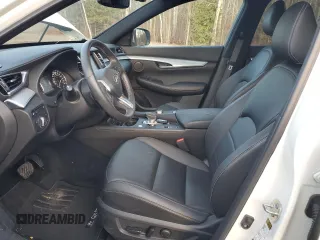 2021 Infiniti QX50 Luxe z VIN 3PCAJ5BBXMF125026, wystawiony jako Copart lot #82489264 z przebiegiem 44 928 mil mil oraz Czysty tytuł • Clean title. Historia ofert i sprzedaży dostępna na DreamBid. Obrazek 7.