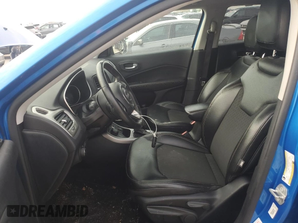 2018 Jeep Compass Altitude z VIN 3C4NJDBB0JT403313, wystawiony jako Copart lot #46607875 z przebiegiem 101 581 mil mil oraz Szkoda całkowita • Salvage title. Historia ofert i sprzedaży dostępna na DreamBid. Obrazek 7.