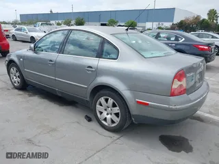2003 Volkswagen Passat GLX with VIN WVWRH63B93P193731, listed as a IAAI auction lot 42088975 with 161,888 mi miles. Bid and sale history available at carsss.com. Image 3.