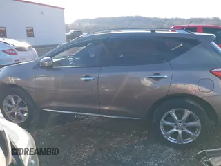 2014 Nissan Murano SL z VIN JN8AZ1MW1EW526175, wystawiony jako IAAI lot #41660535 z przebiegiem 111 621 mil mil oraz . Historia ofert i sprzedaży dostępna na DreamBid. Obrazek 14.