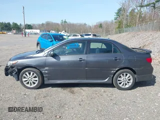 2010 Toyota Corolla z VIN 2T1BU4EE0AC489631, wystawiony jako IAAI lot #42139875 z przebiegiem 257 005 mil mil oraz . Historia ofert i sprzedaży dostępna na DreamBid. Obrazek 6.
