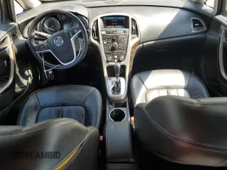 2013 Buick Verano Group z VIN 1G4PS5SK3D4181125, wystawiony jako Copart lot #56250265 z przebiegiem 116 576 mil mil oraz Szkoda całkowita • Salvage title. Historia ofert i sprzedaży dostępna na DreamBid. Obrazek 8.