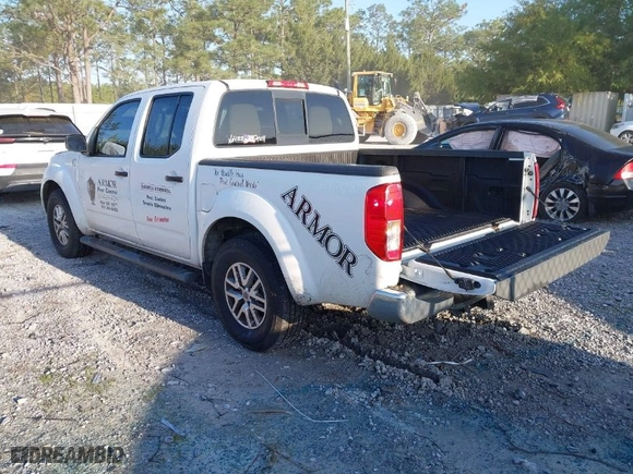 2016 Nissan Frontier SV with VIN 1N6AD0ER5GN752562, listed as a IAAI auction lot 42007111 with 176,882 mi miles. Bid and sale history available at carsss.com. Image 3.