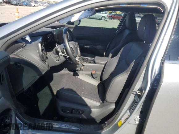 2024 Lexus RX 350 z VIN JTJCHMAAXR2017181, wystawiony jako Copart lot #54021205 z przebiegiem 3 890 mil mil oraz Szkoda całkowita • Salvage title. Historia ofert i sprzedaży dostępna na DreamBid. Obrazek 7.