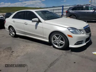 2013 Mercedes-Benz E 350 Luxury with VIN WDDHF8JB2DA733575, listed as a Copart auction lot 61680145 with 83,098 mi miles and Salvage title. Bid and sale history available at DreamBid. Image 4.