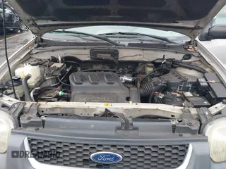 2002 Ford Escape XLT Choice with VIN 1FMYU04192KA82503, listed as a IAAI auction lot 41521335 with 128,349 mi miles. Bid and sale history available at carsss.com. Image 10.