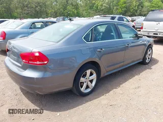 2013 Volkswagen Passat SE z VIN 1VWBP7A39DC100136, wystawiony jako IAAI lot #42071240 z przebiegiem 251 825 mil mil oraz . Historia ofert i sprzedaży dostępna na DreamBid. Obrazek 4.