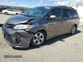 2018 Toyota Sienna LE Auto Access Seat with VIN 5TDKZ3DCXJS939496, listed as a Copart auction lot 51694385 with 109,722 mi miles and Salvage Title. Bid and sale history available at carsss.com. Image 1.