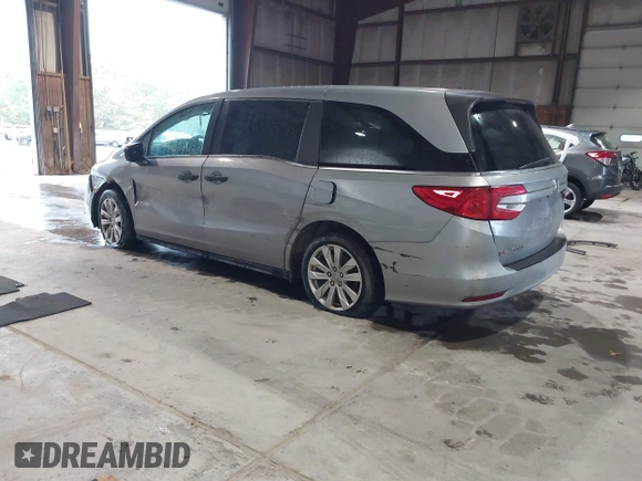 2018 Honda Odyssey LX with VIN 5FNRL6H21JB067863, listed as a IAAI auction lot 40432996 with 224,723 mi miles. Bid and sale history available at carsss.com. Image 3.