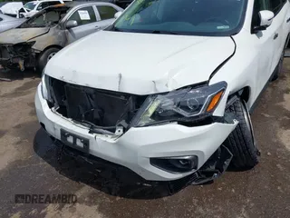 2018 Nissan Pathfinder SL z VIN 5N1DR2MM1JC602675, wystawiony jako IAAI lot #42276794 z przebiegiem 105 163 mil mil oraz . Historia ofert i sprzedaży dostępna na DreamBid. Obrazek 6.
