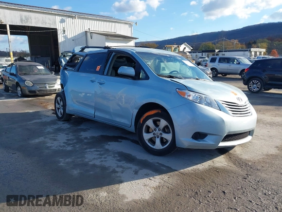 2017 Toyota Sienna LE Auto Access Seat с VIN 5TDKZ3DC5HS834410, выставлен на аукционе IAAI как лот 40727535 с пробегом 64 374 миль миль и . История ставок и продаж доступна на DreamBid. Изображение 1.