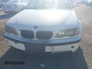 2005 BMW 3 Series 330i with VIN WBAEV53425KM42421, listed as a IAAI auction lot 41001073 with 188,472 mi miles and . Bid and sale history available at carsss.com. Image 6.
