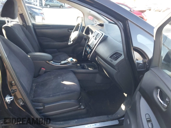 2015 Nissan LEAF S z VIN 1N4AZ0CP7FC321257, wystawiony jako IAAI lot #40806310 z przebiegiem 61 443 mil mil oraz . Historia ofert i sprzedaży dostępna na DreamBid. Obrazek 5.