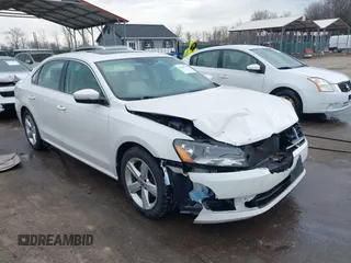 2013 Volkswagen Passat SE z VIN 1VWBP7A36DC069279, wystawiony jako IAAI lot #41655776 z przebiegiem 195 172 mil mil oraz . Historia ofert i sprzedaży dostępna na DreamBid. Obrazek 1.