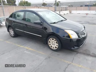 2010 Nissan Sentra 2.0 z VIN 3N1AB6AP6AL694925, wystawiony jako IAAI lot #42872117 z przebiegiem 159 870 mil mil oraz . Historia ofert i sprzedaży dostępna na DreamBid. Obrazek 1.