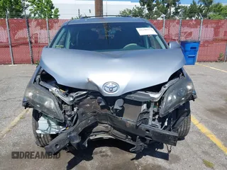 2013 Toyota Sienna SE с VIN 5TDXK3DC7DS287161, выставлен на аукционе IAAI как лот 42249232 с пробегом 168 307 миль миль и . История ставок и продаж доступна на DreamBid. Изображение 13.