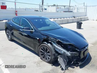 2019 Tesla Model S 75D z VIN 5YJSA1E22KF304098, wystawiony jako IAAI lot #42293794 z przebiegiem 49 545 mil mil oraz . Historia ofert i sprzedaży dostępna na DreamBid. Obrazek 1.