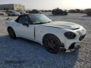 2018 FIAT 124 Spider Abarth z VIN JC1NFAEK6J0137964, wystawiony jako Copart lot #70926304 z przebiegiem 46 821 mil mil oraz Szkoda całkowita • Salvage title. Historia ofert i sprzedaży dostępna na DreamBid. Obrazek 4.