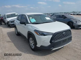 2023 Toyota Corolla Cross L z VIN 7MUAAAAG7PV070367, wystawiony jako IAAI lot #41794154 z przebiegiem 21 407 mil mil oraz . Historia ofert i sprzedaży dostępna na DreamBid. Obrazek 1.