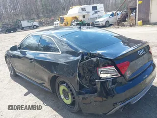 2015 Audi S5 Premium Plus z VIN WAUGGAFR1FA035653, wystawiony jako IAAI lot #42054212 z przebiegiem 133 572 mil mil oraz . Historia ofert i sprzedaży dostępna na DreamBid. Obrazek 3.