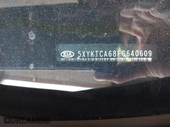 2015 Kia Sorento LX with VIN 5XYKTCA68FG640609, listed as a IAAI auction lot 41902622 with 140,514 mi miles. Bid and sale history available at carsss.com. Image 9.