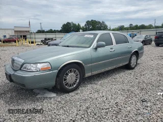 2006 Lincoln Town Car Signature Limited z VIN 1LNHM82V86Y626139, wystawiony jako Copart lot #63224404 z przebiegiem Nie podano mil oraz Szkody całkowita. Historia ofert i sprzedaży dostępna na DreamBid. Obrazek 1.