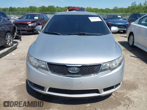 2010 Kia Forte EX z VIN KNAFU4A2XA5838916, wystawiony jako IAAI lot #42380123 z przebiegiem 153 033 mil mil oraz . Historia ofert i sprzedaży dostępna na DreamBid. Obrazek 12.