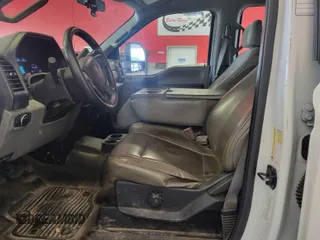2019 Ford F-250 XL z VIN 1FT7W2B68KEF37148, wystawiony jako IAAI lot #42569097 z przebiegiem 201 085 mil mil oraz . Historia ofert i sprzedaży dostępna na DreamBid. Obrazek 2.