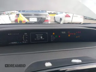 2017 Toyota Prius Plus z VIN JTDKARFP8H3054476, wystawiony jako IAAI lot #41914158 z przebiegiem 146 902 mil mil oraz . Historia ofert i sprzedaży dostępna na DreamBid. Obrazek 7.
