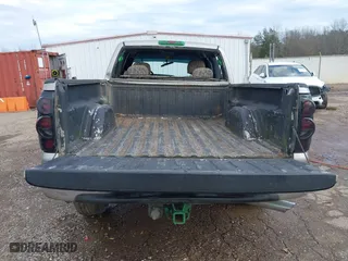 2000 Chevrolet Silverado 1500 LT with VIN 1GCEK19T8YE189692, listed as a IAAI auction lot 41523976 with 165,695 mi miles. Bid and sale history available at carsss.com. Image 17.