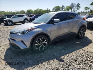 2019 Toyota C-HR XLE z VIN JTNKHMBX3K1050175, wystawiony jako Copart lot #52364415 z przebiegiem 69 811 mil mil oraz Szkody całkowita. Historia ofert i sprzedaży dostępna na DreamBid. Obrazek 1.