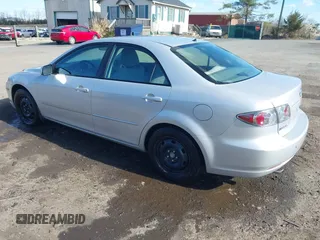 2006 Mazda 6 i with VIN 1YVFP80C165M62457, listed as a IAAI auction lot 41849081 with 172,372 mi miles. Bid and sale history available at carsss.com. Image 3.
