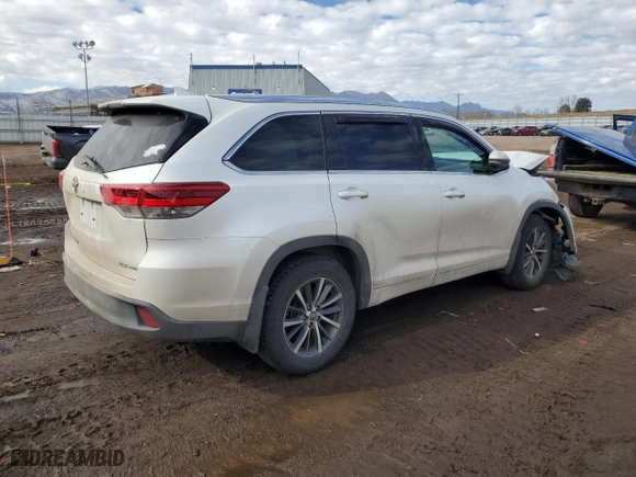 2017 Toyota Highlander XLE with VIN 5TDJZRFH7HS367692, listed as a Copart auction lot 43081615 with 0 mi miles and Salvage Title. Bid and sale history available at carsss.com. Image 3.