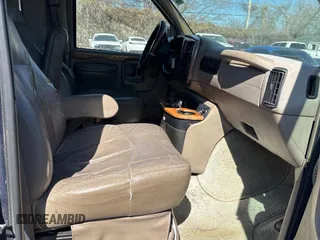 2002 Chevrolet Chevy Van z VIN 1GBFG15M421166126, wystawiony jako Copart lot #47683735 z przebiegiem 213 774 mil mil oraz Czysty tytuł • Clean title. Historia ofert i sprzedaży dostępna na DreamBid. Obrazek 5.