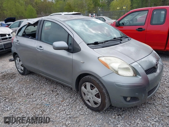 2010 Toyota Yaris z VIN JTDKT4K38A5296999, wystawiony jako IAAI lot #41878127 z przebiegiem 122 692 mil mil oraz . Historia ofert i sprzedaży dostępna na DreamBid. Obrazek 1.