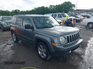 2014 Jeep Patriot Latitude z VIN 1C4NJPFB0ED529551, wystawiony jako IAAI lot #42283215 z przebiegiem 164 978 mil mil oraz . Historia ofert i sprzedaży dostępna na DreamBid. Obrazek 1.