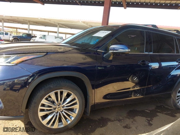 2022 Toyota Highlander Platinum with VIN 5TDFZRBH4NS234864, listed as a IAAI auction lot 41720207 with 23,460 mi miles. Bid and sale history available at carsss.com. Image 14.
