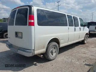 2020 Chevrolet Express Passenger LT z VIN 1GAZGPFG8L1139879, wystawiony jako IAAI lot #42327585 z przebiegiem 72 014 mil mil oraz . Historia ofert i sprzedaży dostępna na DreamBid. Obrazek 4.