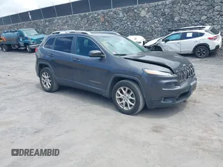 2016 Jeep Cherokee Latitude z VIN 1C4PJMCB3GW242093, wystawiony jako IAAI lot #41803868 z przebiegiem 125 552 mil mil oraz . Historia ofert i sprzedaży dostępna na DreamBid. Obrazek 1.