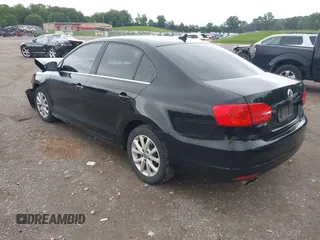 2013 Volkswagen Jetta SE с VIN 3VWDX7AJ8DM389404, выставлен на аукционе IAAI как лот 42357849 с пробегом 163 864 миль миль и . История ставок и продаж доступна на DreamBid. Изображение 3.