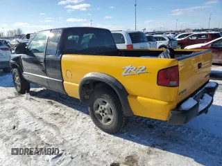 2002 Chevrolet S-10 LS with VIN 1GCDT19WX28158890, listed as a Copart auction lot 45664955 with 133,634 mi miles and Clean Title. Bid and sale history available at carsss.com. Image 2.