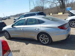 2020 Hyundai Sonata SEL z VIN 5NPEF4JA2LH060078, wystawiony jako IAAI lot #41830034 z przebiegiem 28 611 mil mil oraz . Historia ofert i sprzedaży dostępna na DreamBid. Obrazek 15.