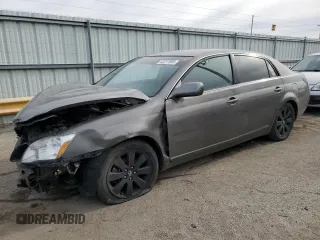 2007 Toyota Avalon XL z VIN 4T1BK36B47U203243, wystawiony jako Copart lot #43217085 z przebiegiem 250 749 mil mil oraz Nie do naprawy • Non repairable. Historia ofert i sprzedaży dostępna na DreamBid. Obrazek 1.