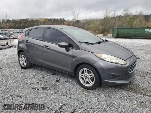 2018 Ford Fiesta SE z VIN 3FADP4EJ5JM103411, wystawiony jako Copart lot #50130325 z przebiegiem 111 247 mil mil oraz Szkoda całkowita • Salvage title. Historia ofert i sprzedaży dostępna na DreamBid. Obrazek 4.