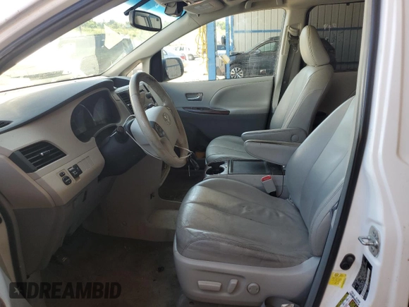 2013 Toyota Sienna XLE с VIN 5TDDK3DC9DS052022, выставлен на аукционе Copart как лот 62444725 с пробегом 241 187 миль миль и Списание • Salvage title. История ставок и продаж доступна на DreamBid. Изображение 7.