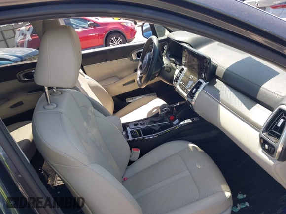 2023 Kia Sorento SX z VIN 5XYRK4LF3PG242259, wystawiony jako IAAI lot #41970398 z przebiegiem 31 293 mil mil oraz . Historia ofert i sprzedaży dostępna na DreamBid. Obrazek 5.