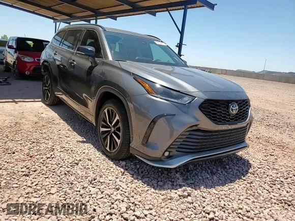 2022 Toyota Highlander XSE with VIN 5TDJZRBH2NS170804, listed as a Copart auction lot 61864415 with 39,705 mi miles and Salvage title. Bid and sale history available at DreamBid. Image 15.