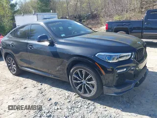 2021 BMW X6 M50i z VIN 5UXCY8C08M9E32340, wystawiony jako IAAI lot #42120979 z przebiegiem 58 785 mil mil oraz . Historia ofert i sprzedaży dostępna na DreamBid. Obrazek 1.